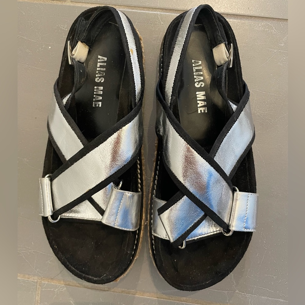 Alias Mae sandals